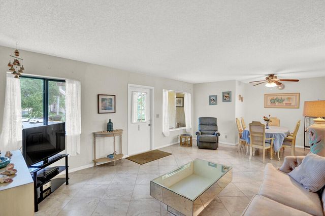 221 Pine Hov Circle B-2, Greenacres, FL 33463