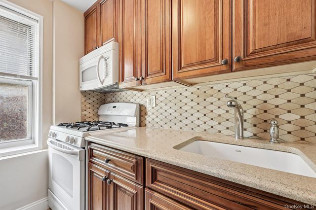632 Palmer Road 6F, Yonkers, NY 10701