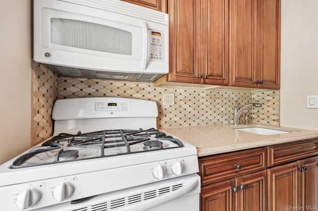 632 Palmer Road 6F, Yonkers, NY 10701
