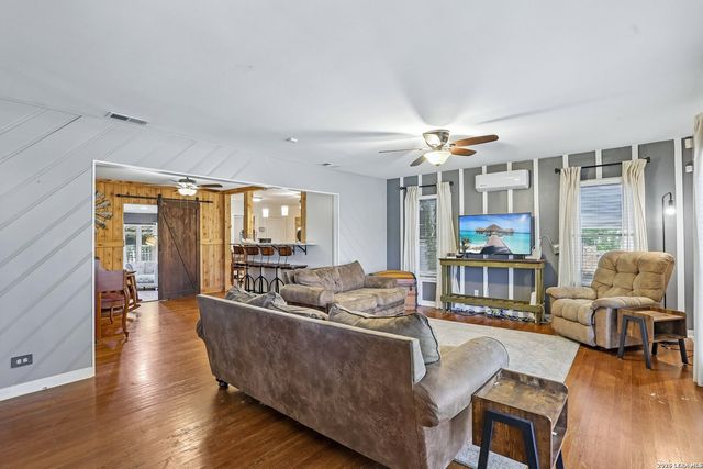 202 SUTTON DR, San Antonio, TX 78228