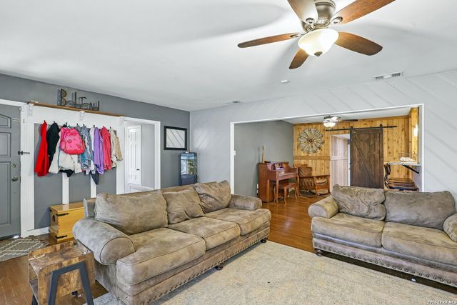202 SUTTON DR, San Antonio, TX 78228