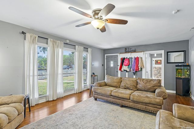 202 SUTTON DR, San Antonio, TX 78228