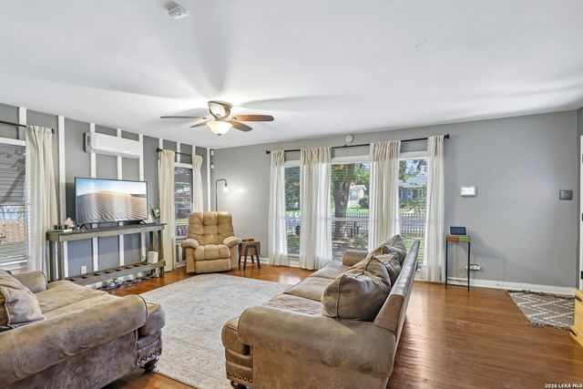 202 SUTTON DR, San Antonio, TX 78228