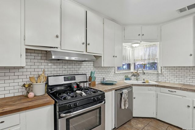 202 SUTTON DR, San Antonio, TX 78228