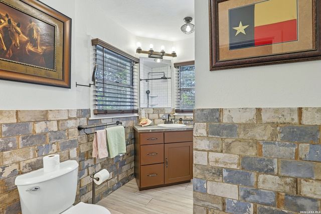202 SUTTON DR, San Antonio, TX 78228