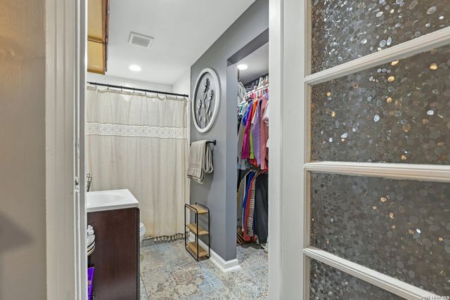 202 SUTTON DR, San Antonio, TX 78228