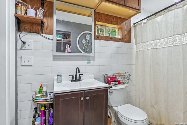 202 SUTTON DR, San Antonio, TX 78228