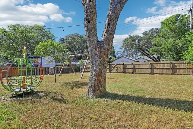 202 SUTTON DR, San Antonio, TX 78228