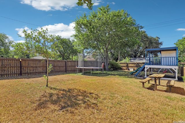 202 SUTTON DR, San Antonio, TX 78228