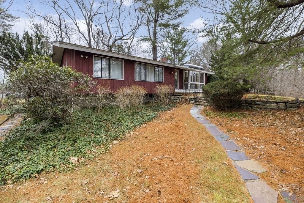 9 Peacock Farm Road, Lexington, MA 02421
