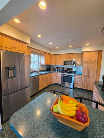 90-17 165th Avenue, Howard Beach, NY 11414