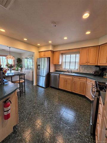 90-17 165th Avenue, Howard Beach, NY 11414