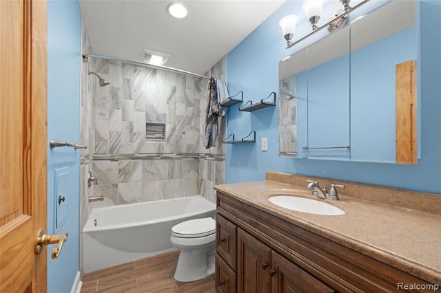 27228 Weddel Avenue, Brownstown, MI 48183