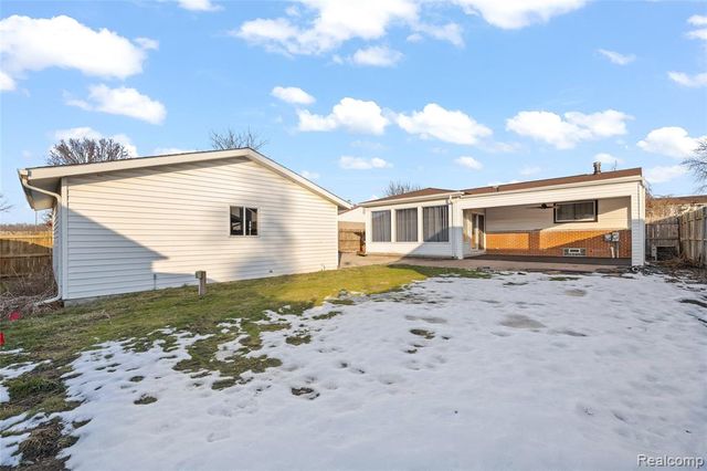 27228 Weddel Avenue, Brownstown, MI 48183