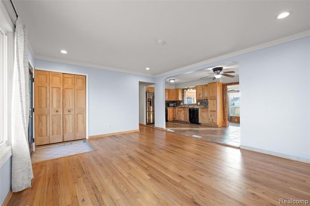 27228 Weddel Avenue, Brownstown, MI 48183