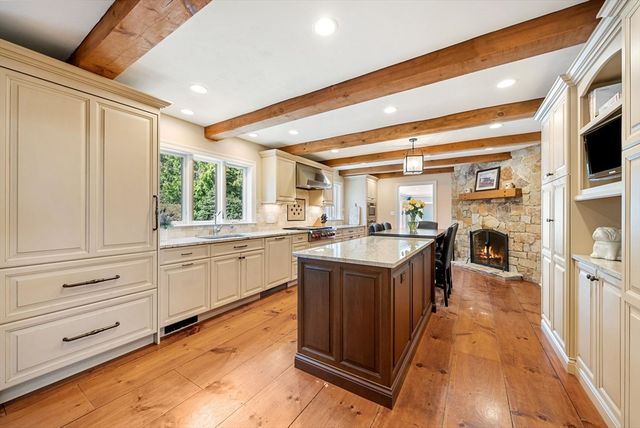 23 Old Farm Rd, Hopkinton, MA 01748