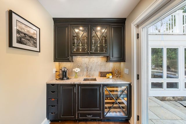 23 Old Farm Rd, Hopkinton, MA 01748