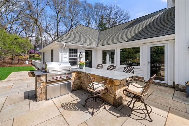 23 Old Farm Rd, Hopkinton, MA 01748