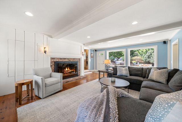 23 Old Farm Rd, Hopkinton, MA 01748