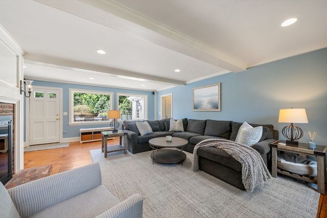 23 Old Farm Rd, Hopkinton, MA 01748