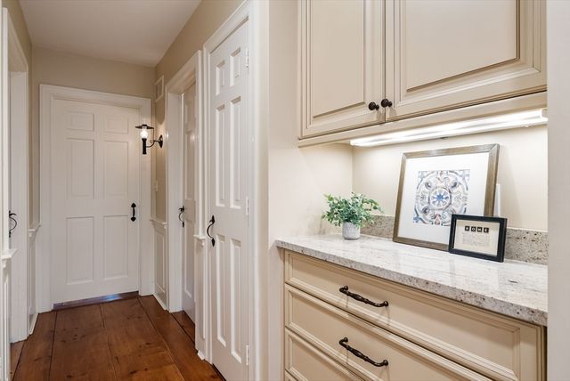 23 Old Farm Rd, Hopkinton, MA 01748