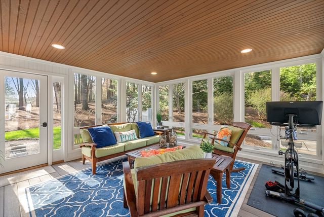23 Old Farm Rd, Hopkinton, MA 01748