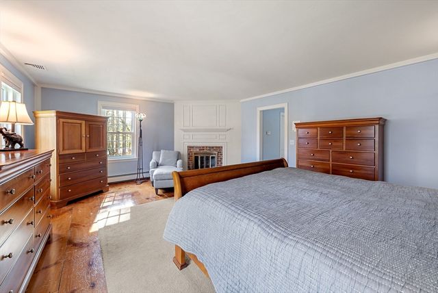 23 Old Farm Rd, Hopkinton, MA 01748