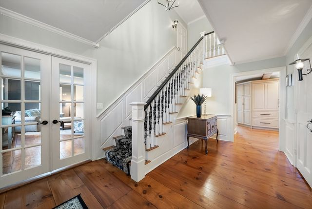 23 Old Farm Rd, Hopkinton, MA 01748