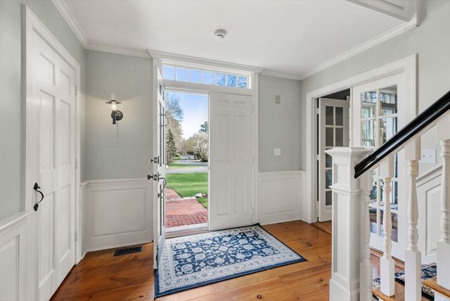 23 Old Farm Rd, Hopkinton, MA 01748