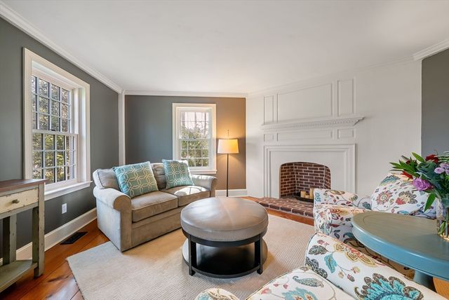 23 Old Farm Rd, Hopkinton, MA 01748