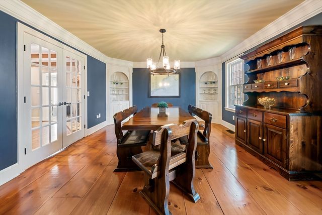 23 Old Farm Rd, Hopkinton, MA 01748