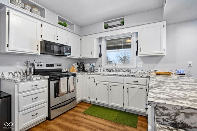 11066 N Eagles Nest Court, Fairland, IN 46126