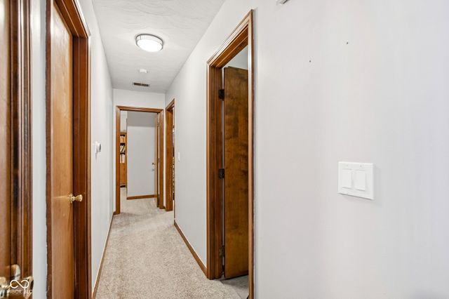 11066 N Eagles Nest Court, Fairland, IN 46126