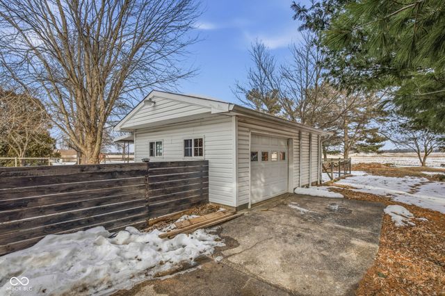 11066 N Eagles Nest Court, Fairland, IN 46126