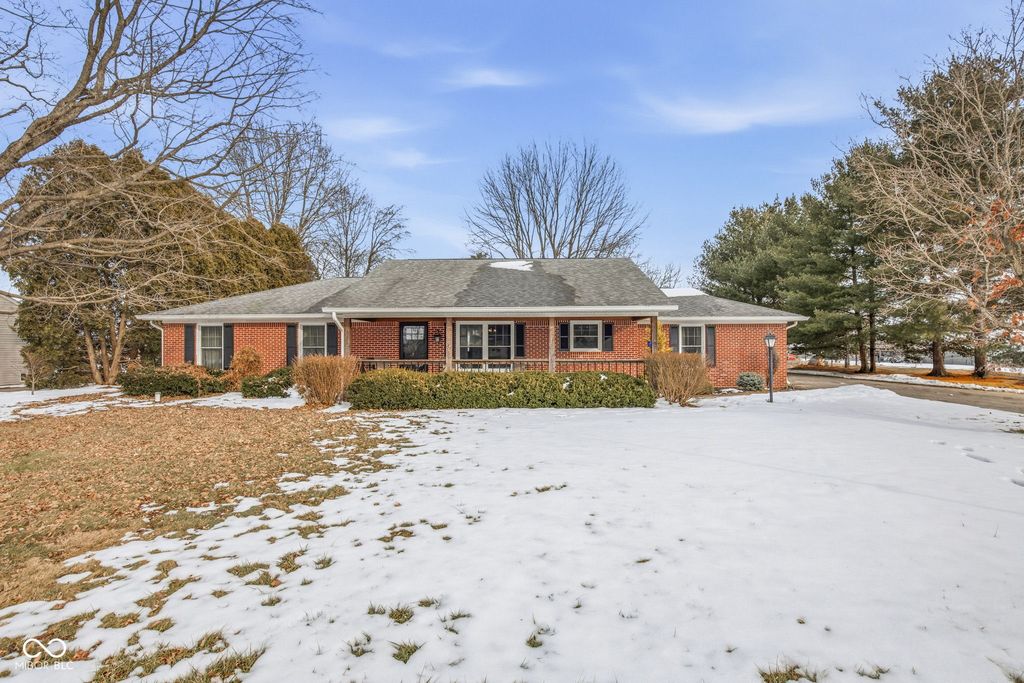 11066 N Eagles Nest Court, Fairland, IN 46126