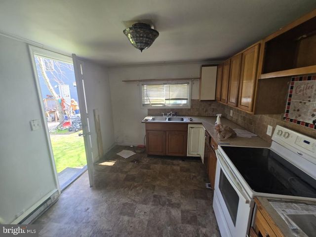 60 E RAILROAD AVE, Selbyville, DE 19975