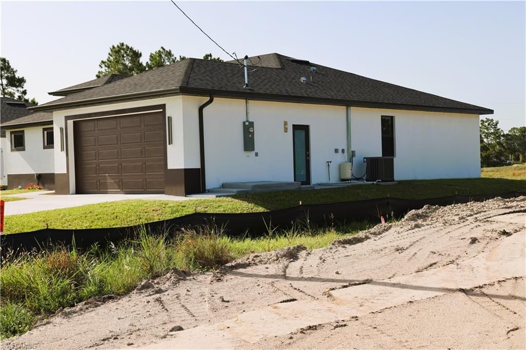 1216 Delores ST E, LEHIGH ACRES, FL 33974 — photo 5