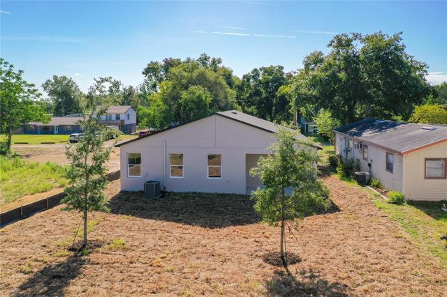 110 FRUITWOOD AVENUE, Eustis, FL 32726
