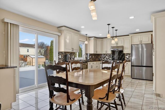 6857 Bridgemont Drive, Canton, MI 48187