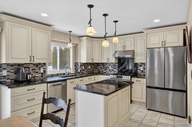 6857 Bridgemont Drive, Canton, MI 48187