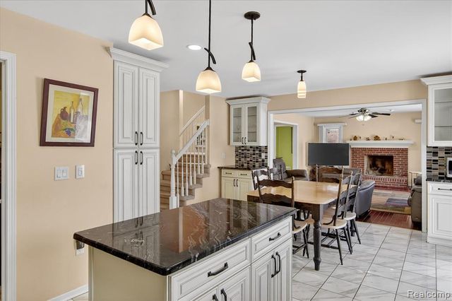 6857 Bridgemont Drive, Canton, MI 48187