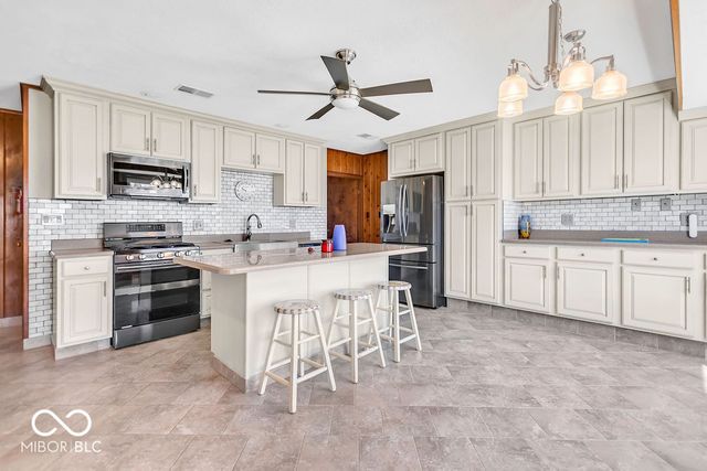 7600 N Blue Heron Drive, Unionville, IN 47468