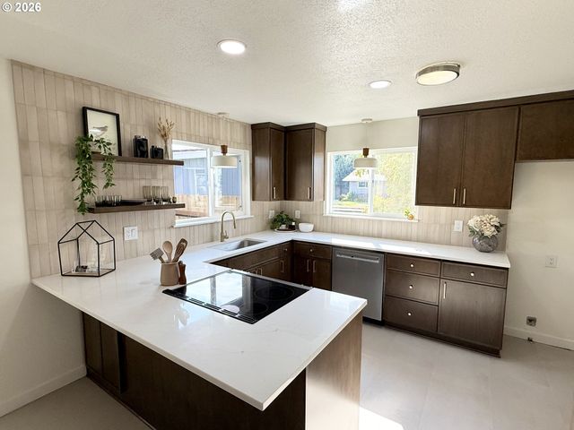 240 Nw BAKER CREEK Rd, Mc Minnville, OR 97128