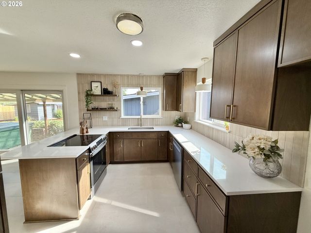 240 Nw BAKER CREEK Rd, Mc Minnville, OR 97128
