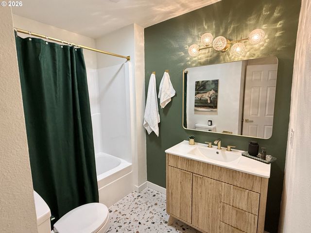 240 Nw BAKER CREEK Rd, Mc Minnville, OR 97128
