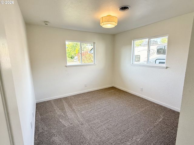 240 Nw BAKER CREEK Rd, Mc Minnville, OR 97128
