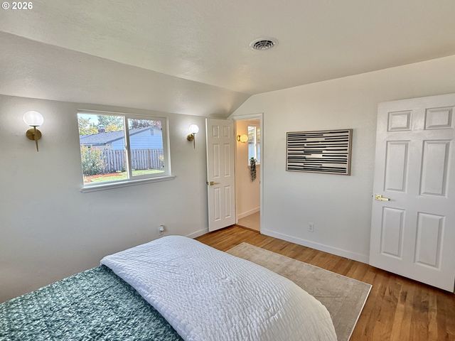 240 Nw BAKER CREEK Rd, Mc Minnville, OR 97128