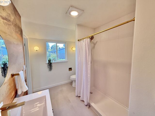 240 Nw BAKER CREEK Rd, Mc Minnville, OR 97128