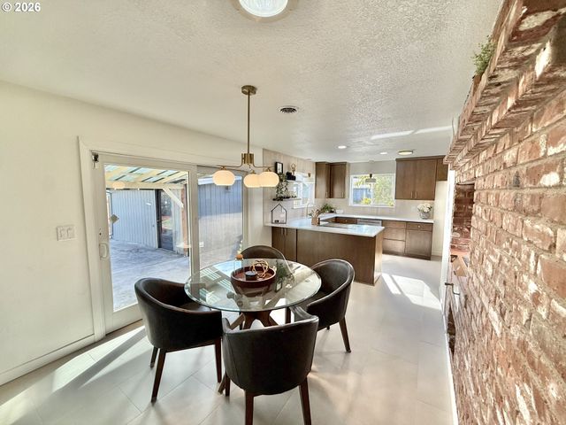 240 Nw BAKER CREEK Rd, Mc Minnville, OR 97128