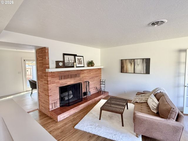 240 Nw BAKER CREEK Rd, Mc Minnville, OR 97128